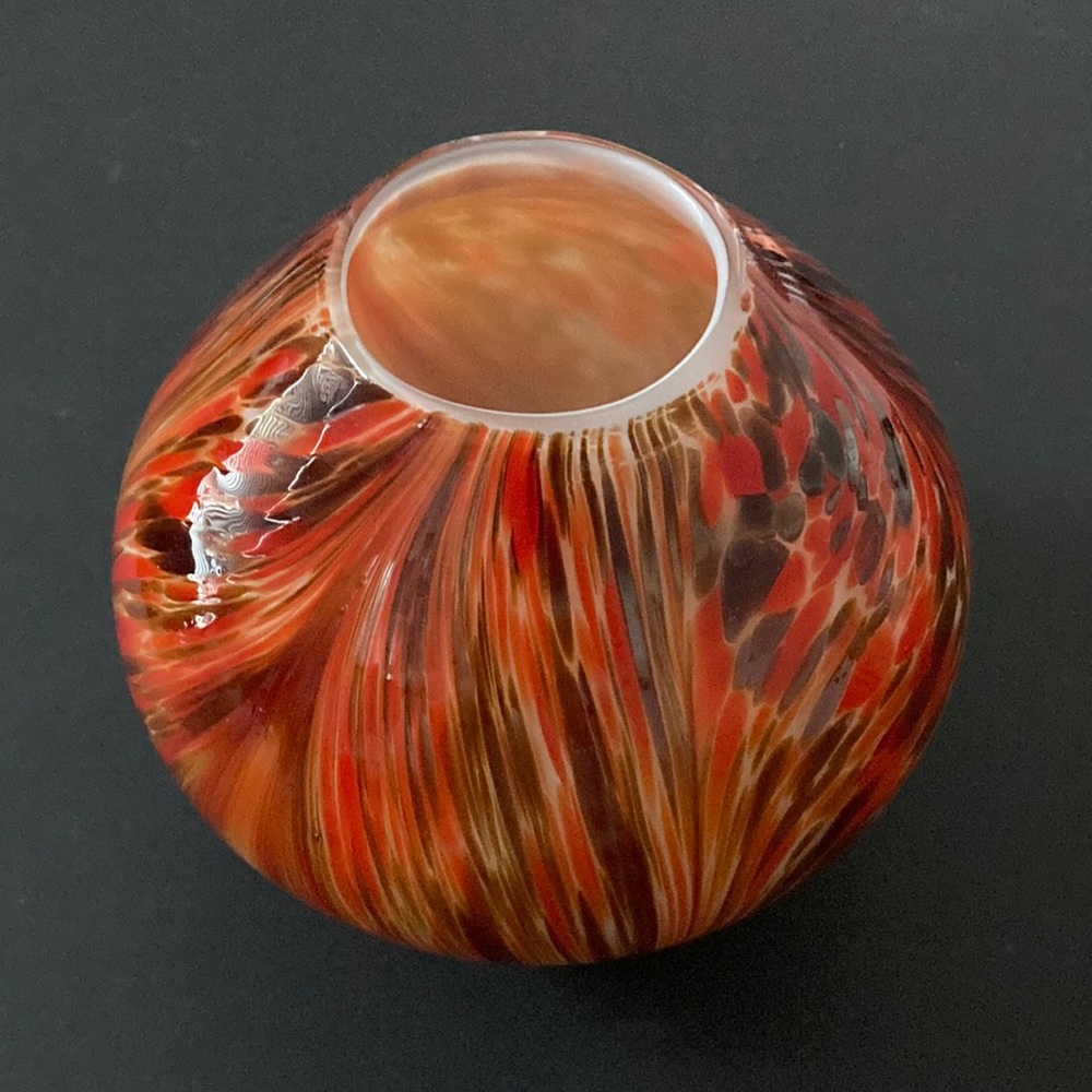 Unmarked‎ blown glass approximately 5” High